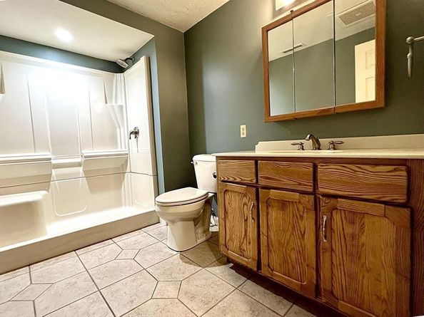 22 Union Point Rd 22, Webster MA 01570