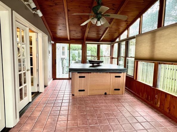 22 Union Point Rd 22, Webster MA 01570