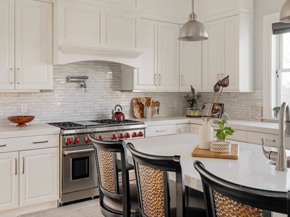 42 Sunhill Ln, Newton MA 02459