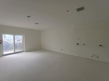 10 Franklin Ave