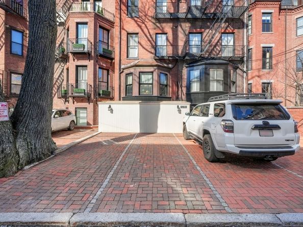 357-359 Beacon St 4, Boston MA 02116