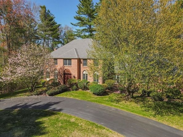 33 Whichita Rd, Medfield MA 02052