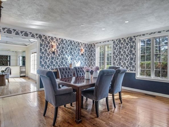 33 Whichita Rd, Medfield MA 02052