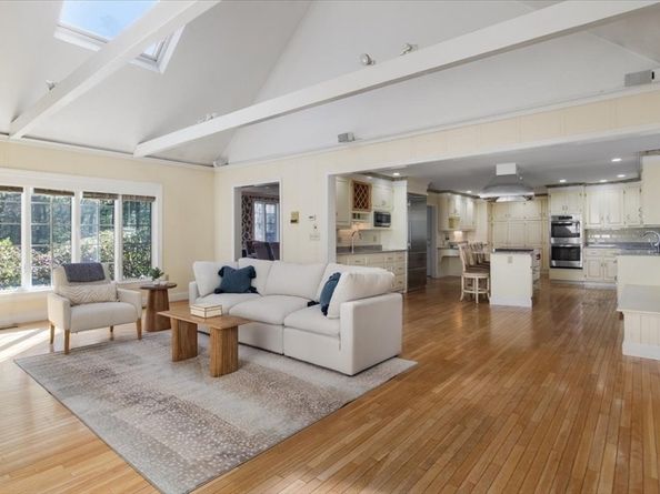 33 Whichita Rd, Medfield MA 02052