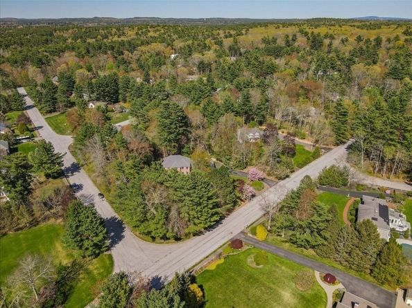 33 Whichita Rd, Medfield MA 02052