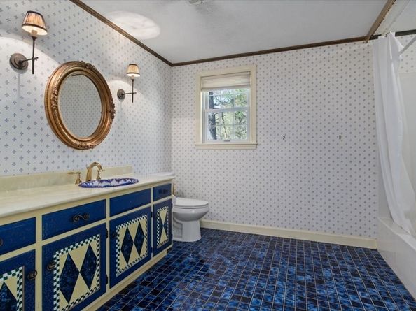 33 Whichita Rd, Medfield MA 02052