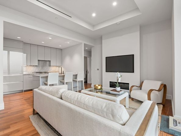 1 Dalton Street 4703/4704, Boston MA 02115