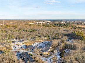 8 Shadowbrook Ln 39, Milford MA 01757