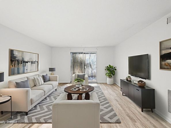 8 Shadowbrook Ln 39, Milford MA 01757