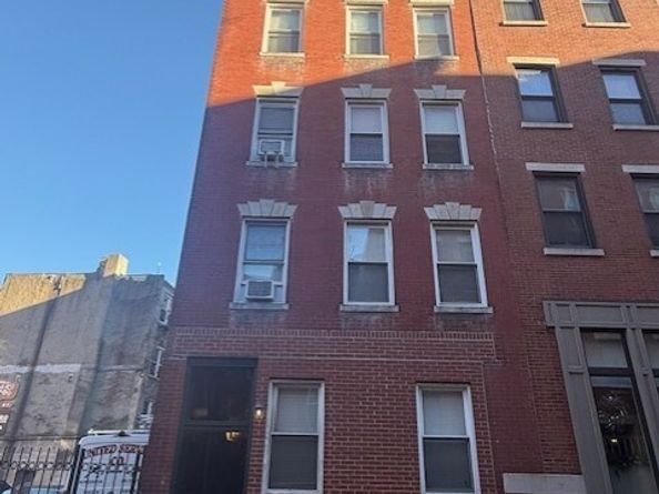 10 Garden Court St, Boston MA 02113