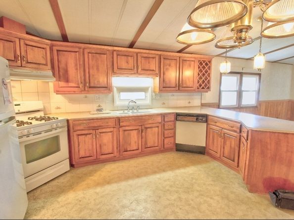 556 Central St 43, Leominster MA 01453