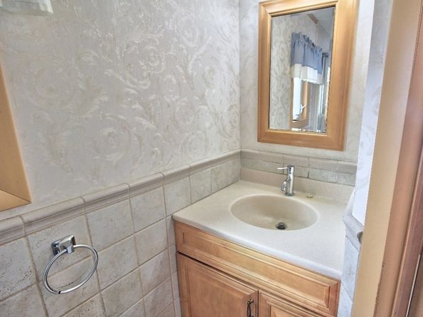 556 Central St 43, Leominster MA 01453