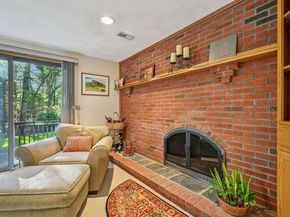 12 Surrey Dr, Lakeville MA 02347