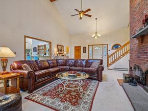 12 Surrey Dr, Lakeville MA 02347