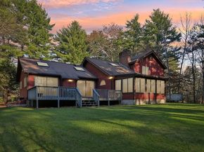 12 Surrey Dr, Lakeville MA 02347