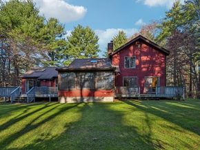 12 Surrey Dr, Lakeville MA 02347