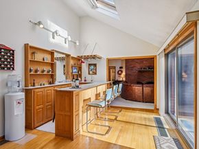 12 Surrey Dr, Lakeville MA 02347