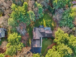 12 Surrey Dr, Lakeville MA 02347