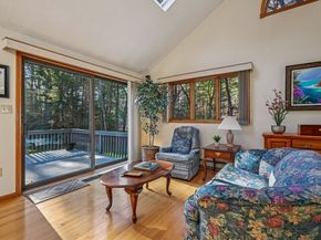 12 Surrey Dr, Lakeville MA 02347