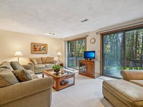 12 Surrey Dr, Lakeville MA 02347