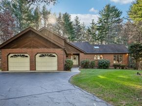 12 Surrey Dr, Lakeville MA 02347