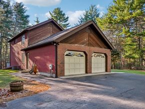 12 Surrey Dr, Lakeville MA 02347