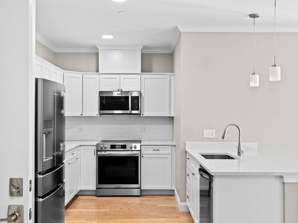 485 Blue Hills Parkway 11, Milton MA 02186