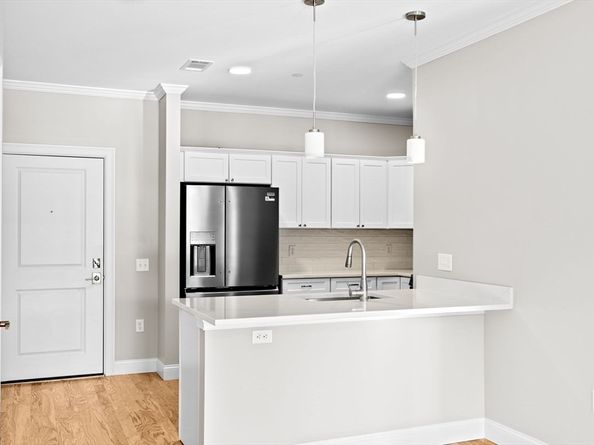 485 Blue Hills Parkway 11, Milton MA 02186