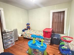 52 Maverick St, Fitchburg MA 01420