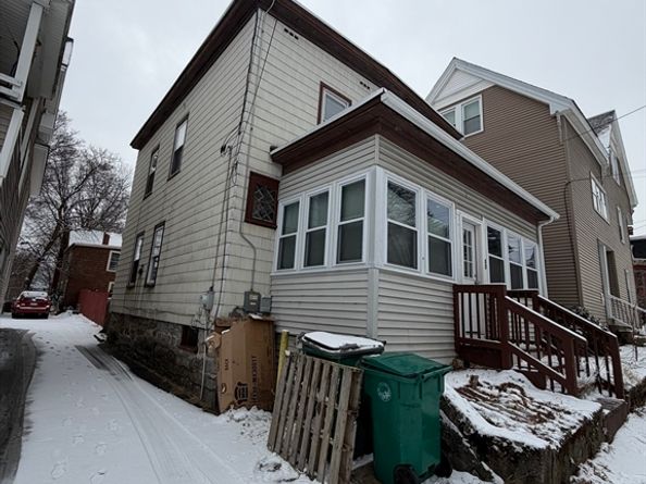 52 Maverick St, Fitchburg MA 01420