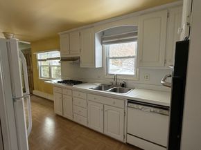 8 Sycamore Cir, Millbury MA 01527