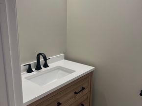 192 Pleasant St 23, Leominster MA 01453