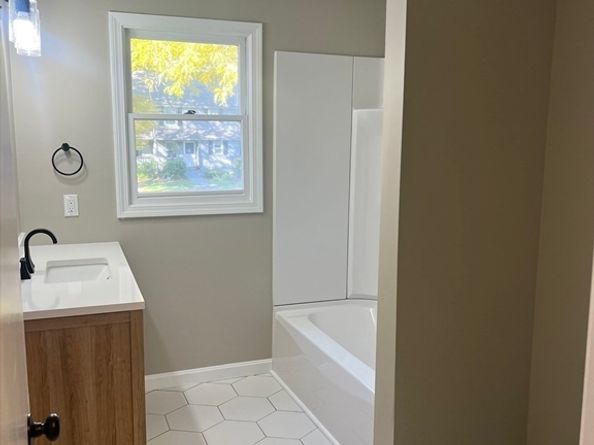 192 Pleasant St 23, Leominster MA 01453