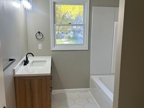 192 Pleasant St 23, Leominster MA 01453