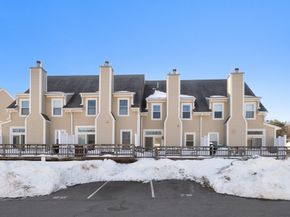 74 Hammond Place 74, Woburn MA 01801