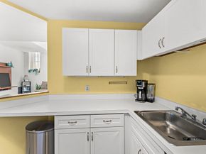 51 Pettee St 31, Newton MA 02464