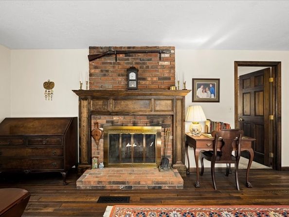 9 Cyndy Ln, Millbury MA 01527