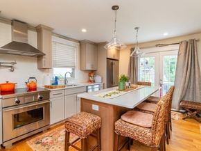27 Richwood St, Boston MA 02132