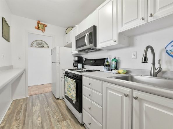 6 Whittier Pl 8P, Boston MA 02114
