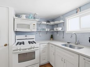 137 Hampton Cir, Hull MA 02045