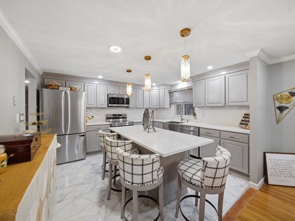 24 Juniper Dr, Saugus MA 01906