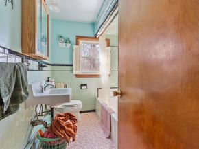 38 Garnet St, Worcester MA 01607