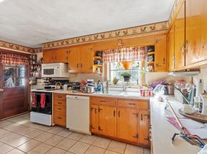 38 Garnet St, Worcester MA 01607