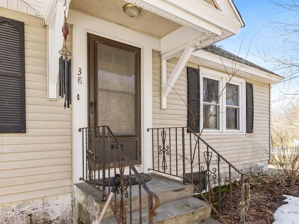 38 Garnet St, Worcester MA 01607