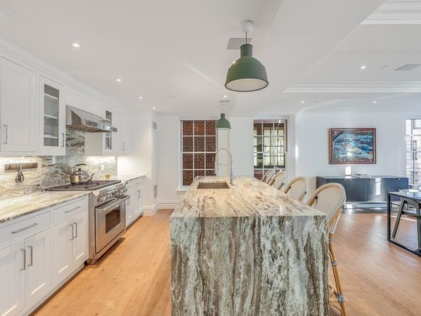 32 Derne St 2C, Boston MA 02114