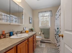 278 Oakham Rd, Barre MA 01005