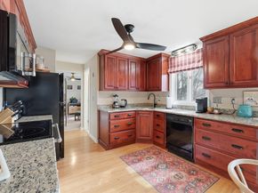 202 Torrey Ln Ext 202, Holden MA 01520