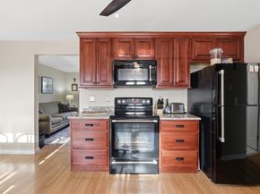 202 Torrey Ln Ext 202, Holden MA 01520