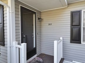 202 Torrey Ln Ext 202, Holden MA 01520