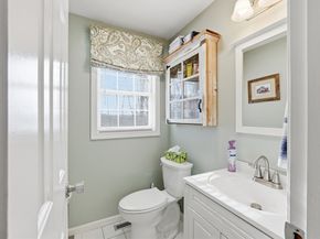 202 Torrey Ln Ext 202, Holden MA 01520
